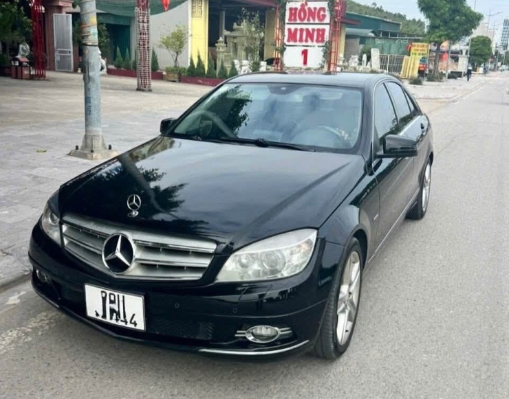 Mercedes-Benz C300 W204 đời 2009. Ảnh: Trần Hà