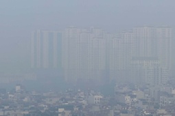 Hà Nội ô nhiễm không khí, nhà cao tầng trở nên 'tàng hình'