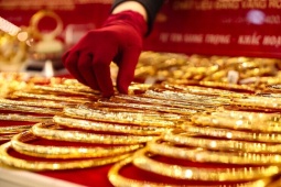 Giá vàng liên tục giảm, nên mua hay bán?