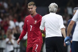 Chị gái Ronaldo tiết lộ khả năng CR7 trở lại tuyển Bồ Đào Nha