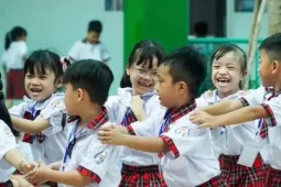 Hiệu trưởng đi làm từ 5 giờ sáng giữa áp lực 'siêu trường' hơn 5.200 học sinh