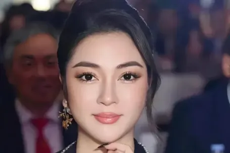 Hoa hậu Nguyễn Thị Huyền trở thành tiến sĩ