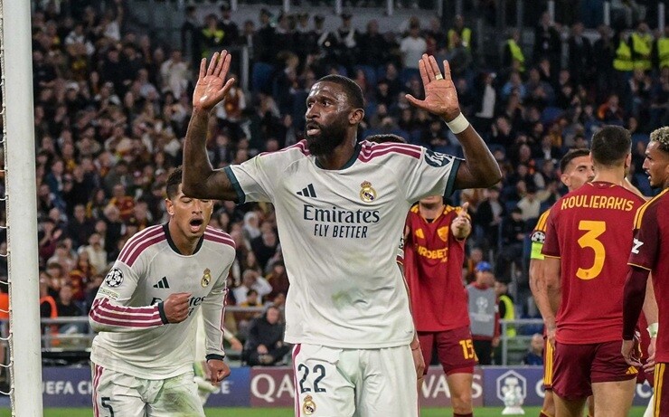 Rudiger không ăn mừng sau khi ghi bàn quyết định giúp Real Madrid ngược dòng đánh bại đội bóng cũ Roma