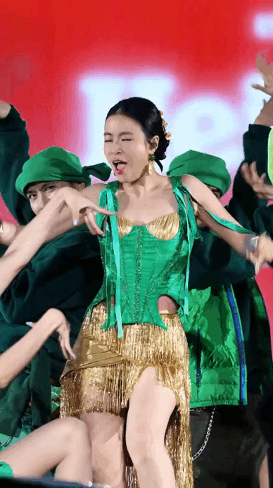 Không tin nổi sắc vóc Hoàng Thuỳ Linh ở tuổi 38 - 5