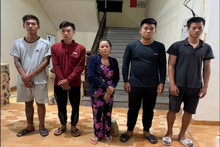 Thuê người chém chồng vi nghi ngờ 'ngoại tình'
