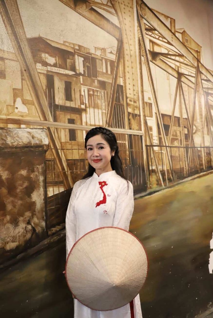 Mê mẩn vẻ đẹp của NSND Thu Hà ở tuổi 57 - 7