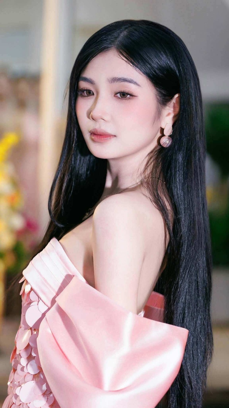 Cô gái 23 tuổi được yêu thích tại Hoa hậu Việt Nam - 7