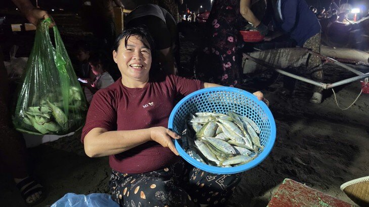 Ngư dân Hà Tĩnh trúng đậm cá bạc má - 5