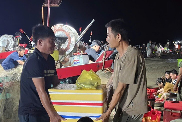 Cá bạc má đang được các thương lái lựa chọn thu mua vì thịt ngọt, giàu chất dinh dưỡng, thị trường ưa chuộng. Ảnh: K.T.
