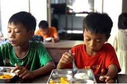 Trường nội trú vùng biên Nghệ An gặp khó với mức chi 39.000 đồng cho 3 bữa/ngày