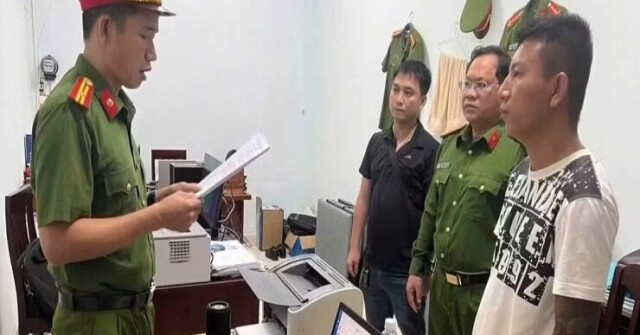Bắt giam đối tượng mang kiếm đập phá tài sản, đăng video lên Facebook ‘Không Cần Biết’
