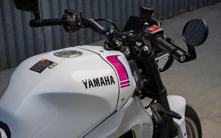 Yamaha XSR900 2027 lột xác với màu trắng Neon cực nổi bật - 4