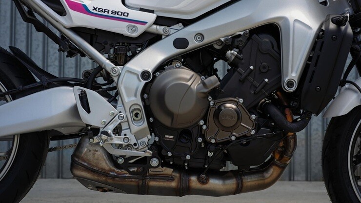 Yamaha XSR900 2027 lột xác với màu trắng Neon cực nổi bật - 6