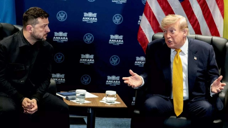Tổng thống Mỹ Trump và Tổng thống Ukraine Zelensky. Ảnh AP