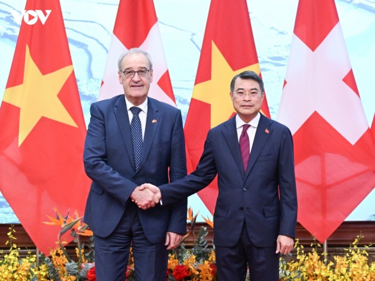 Thủ tướng Lê Minh Hưng hội kiến Tổng thống Thụy Sỹ Guy Parmelin