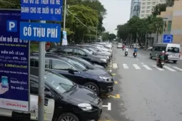 Hà Nội tăng giá trông giữ ô tô vỉa hè, chi phí 'nuôi xe' sẽ ra sao?