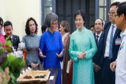 Phu nhân Tổng Bí thư, Chủ tịch nước Tô Lâm và Phu nhân Tổng thống Thụy Sĩ thăm Đại học Dược