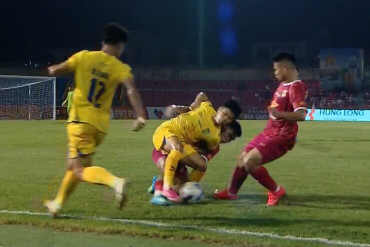 Hai đội chơi đôi công hấp dẫn&nbsp;