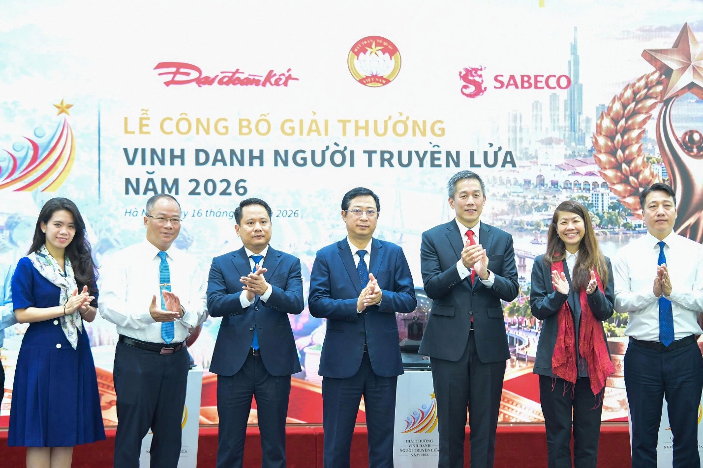 Các đại diện VFF, SABECO và Báo Đại Đoàn Kết