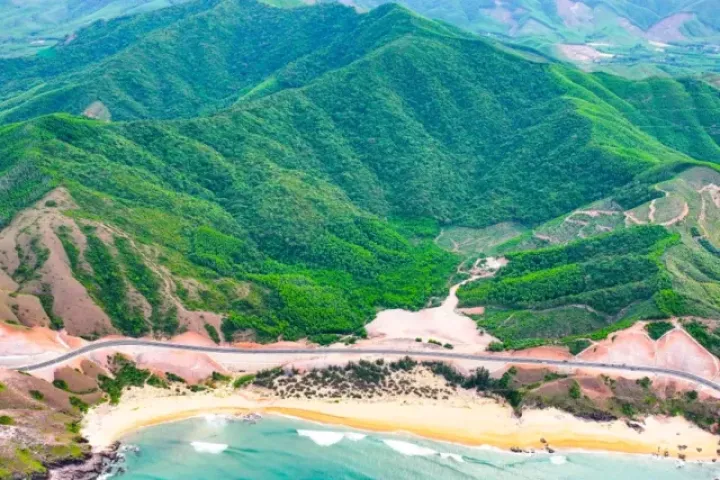 'View triệu đô' trên cung đường Gia Lai vừa khai thác