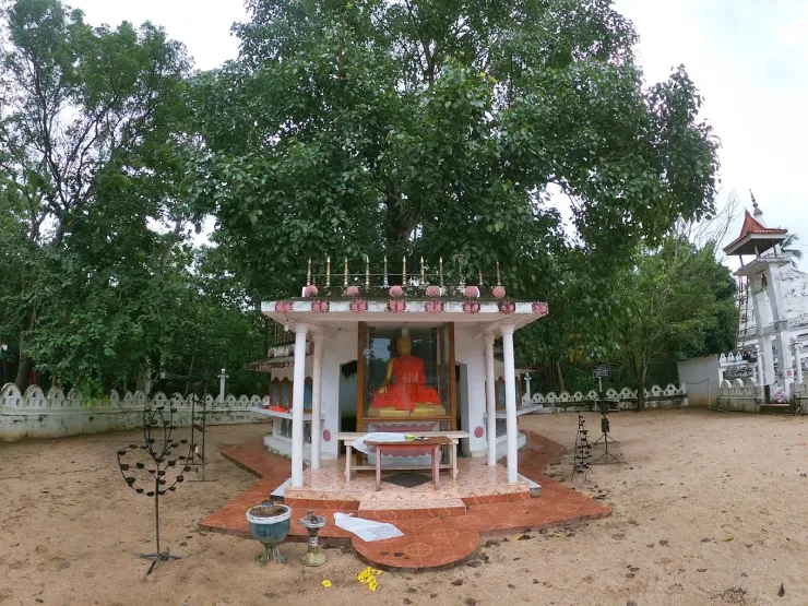 Bên trong ngôi chùa Kadurupokuna Jayasundara Purana Viharaya, thị trấn Tangalle, nơi xảy ra vụ việc. Ảnh: Rumesh Chanaka
