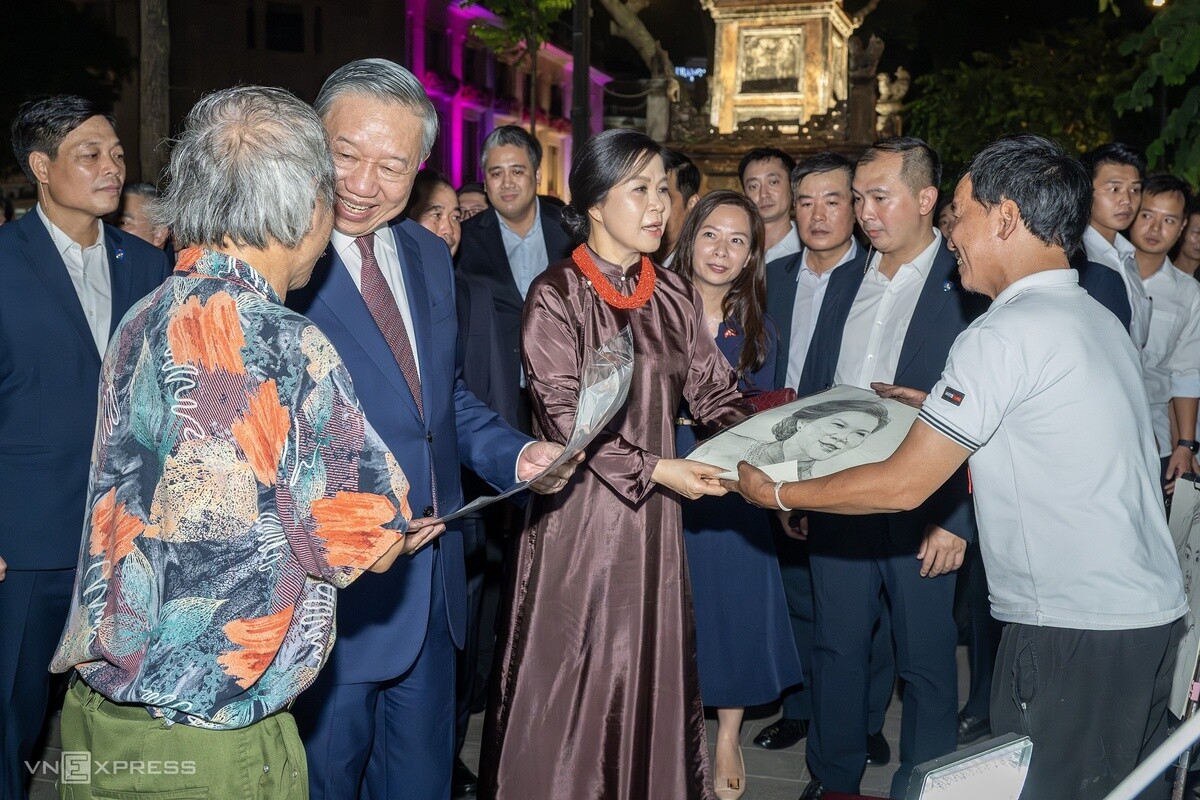 Tổng Bí thư, Chủ tịch nước cùng Tổng thống Thụy Sĩ dạo Hồ Gươm - 5