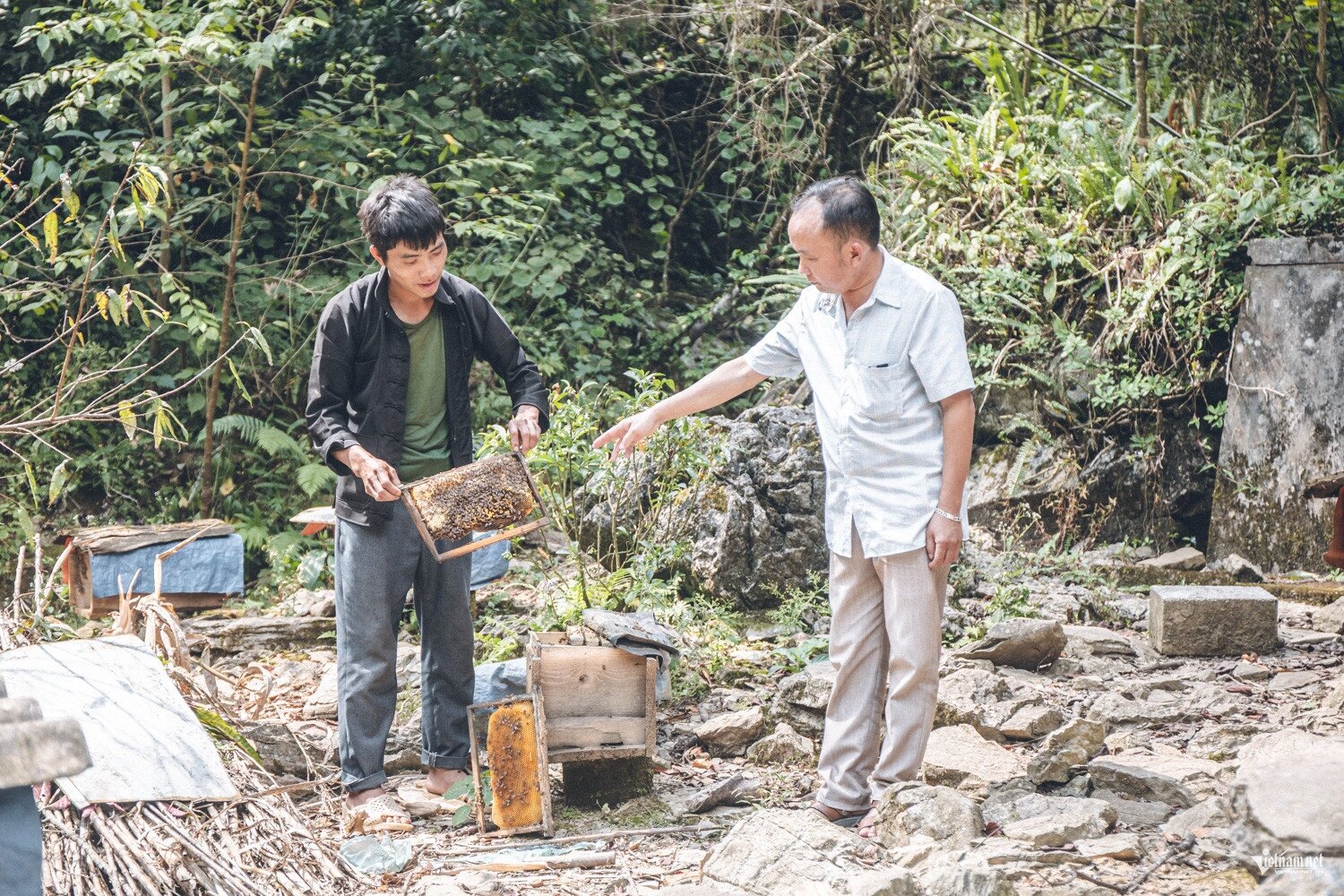 Người dân Sảo Há trong nhịp sống bình dị giữa núi rừng, nơi những nét văn hóa truyền thống của người Mông vẫn hiện diện trong đời sống thường ngày.
