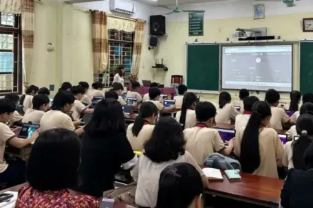Hà Nội thí điểm đề án 4.500 tỷ: Học sinh lo quá tải, trường lo thiếu giáo viên