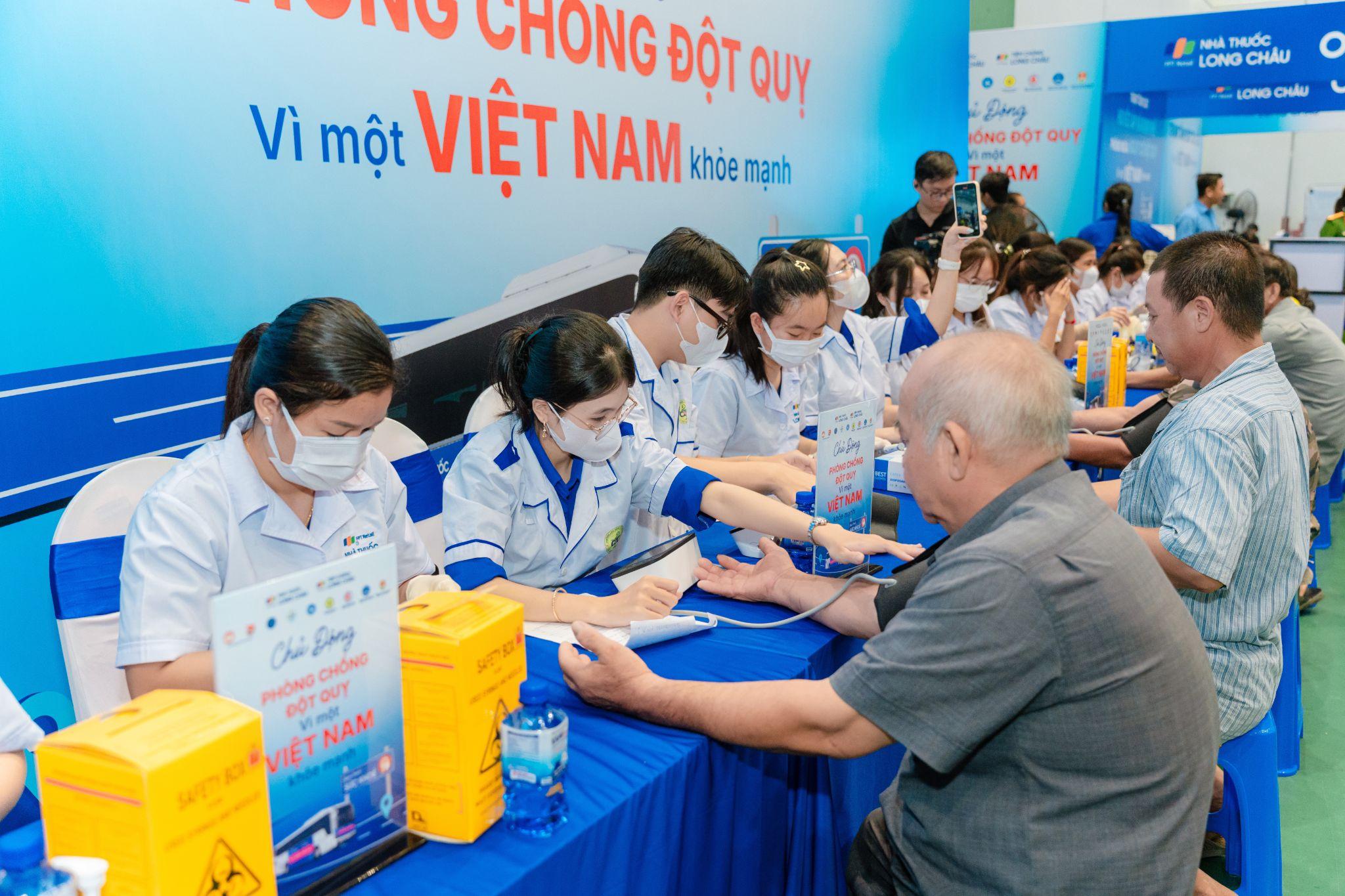 Long Châu hướng đến việc đáp ứng tốt hơn nhu cầu chăm sóc sức khỏe của người dân và đồng hành cùng các gia đình trong hành trình chăm sóc sức khỏe lâu dài. Ảnh: Ngô Lộc