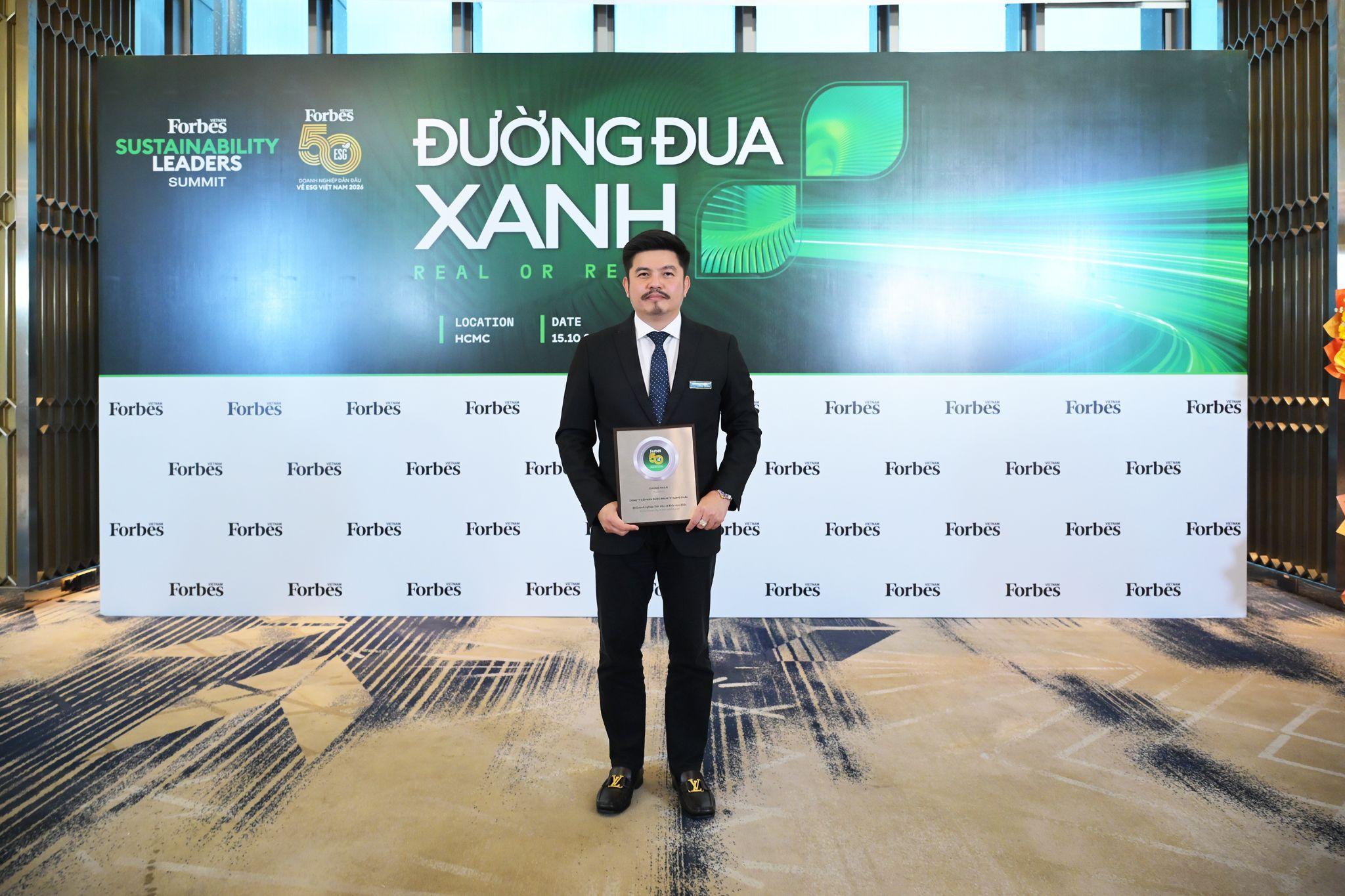 Hệ thống Nhà thuốc và Tiêm chủng Long Châu được Forbes Việt Nam vinh danh trong Top 50 Doanh nghiệp Dẫn đầu về ESG Việt Nam 2026. Ảnh: Hoàng Khánh