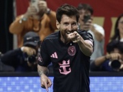 Messi khiến đối thủ xoay chóng mặt, tăng tốc trong cuộc đua 1.000 bàn thắng