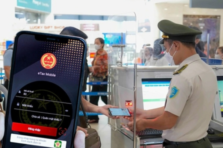 Doanh nghiệp ‘ma’ nợ thuế, người bị mạo danh chịu vạ hoãn xuất cảnh: Biết kêu ai