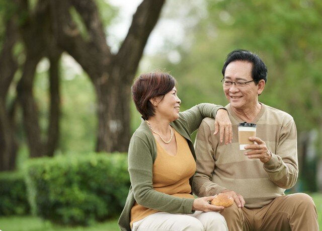 Về già, điều quan trọng không phải là sở hữu nhiều hơn người khác, mà là biết mình thực sự cần gì. Ảnh minh họa