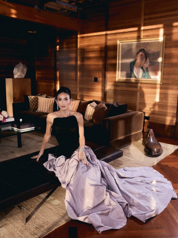 Demi Moore vẫn gây ấn tượng với làn da căng bóng, đường nét gương mặt thanh tú và thần thái quyến rũ, toát lên vẻ đẹp vượt thời gian của minh tinh Hollywood. Ảnh: Instagram demimoore