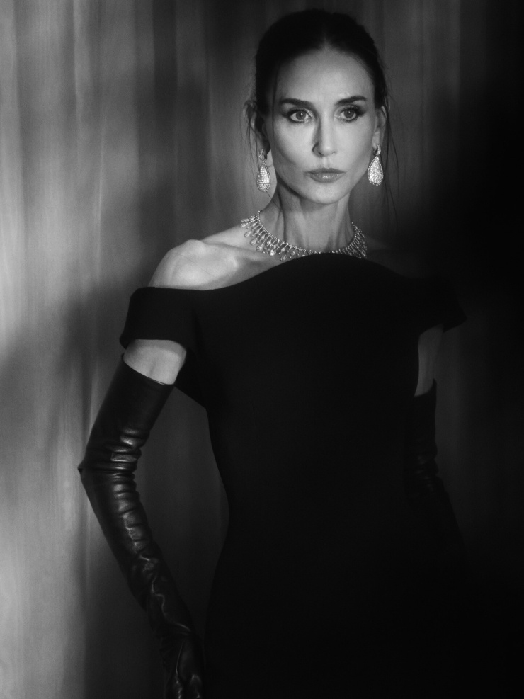 Ở tuổi 64, Demi Moore vẫn hoạt động tích cực trong lĩnh vực giải trí, tiếp tục đóng phim điện ảnh, truyền hình và tham gia các dự án thời trang, quảng cáo. Ảnh: Instagram demimoore