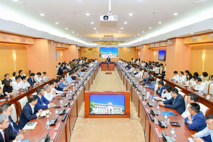 Toàn cảnh cuộc họp triển khai các giải pháp hoạt động của các tổ chức tín dụng sáng nay (19/10) (Ảnh: SBV)
