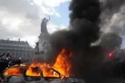 Tổng thống Pháp Macron bác đơn từ chức của Bộ trưởng Nội vụ