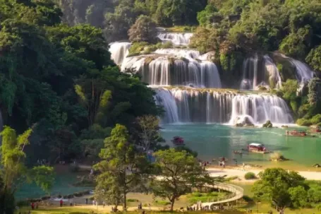 Thác Bản Giốc mùa nào cũng đẹp