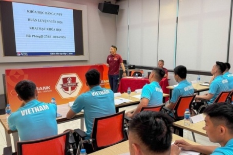 Chân đế sau những chiếc cúp: 80 khóa đào tạo, VAR toàn V.League