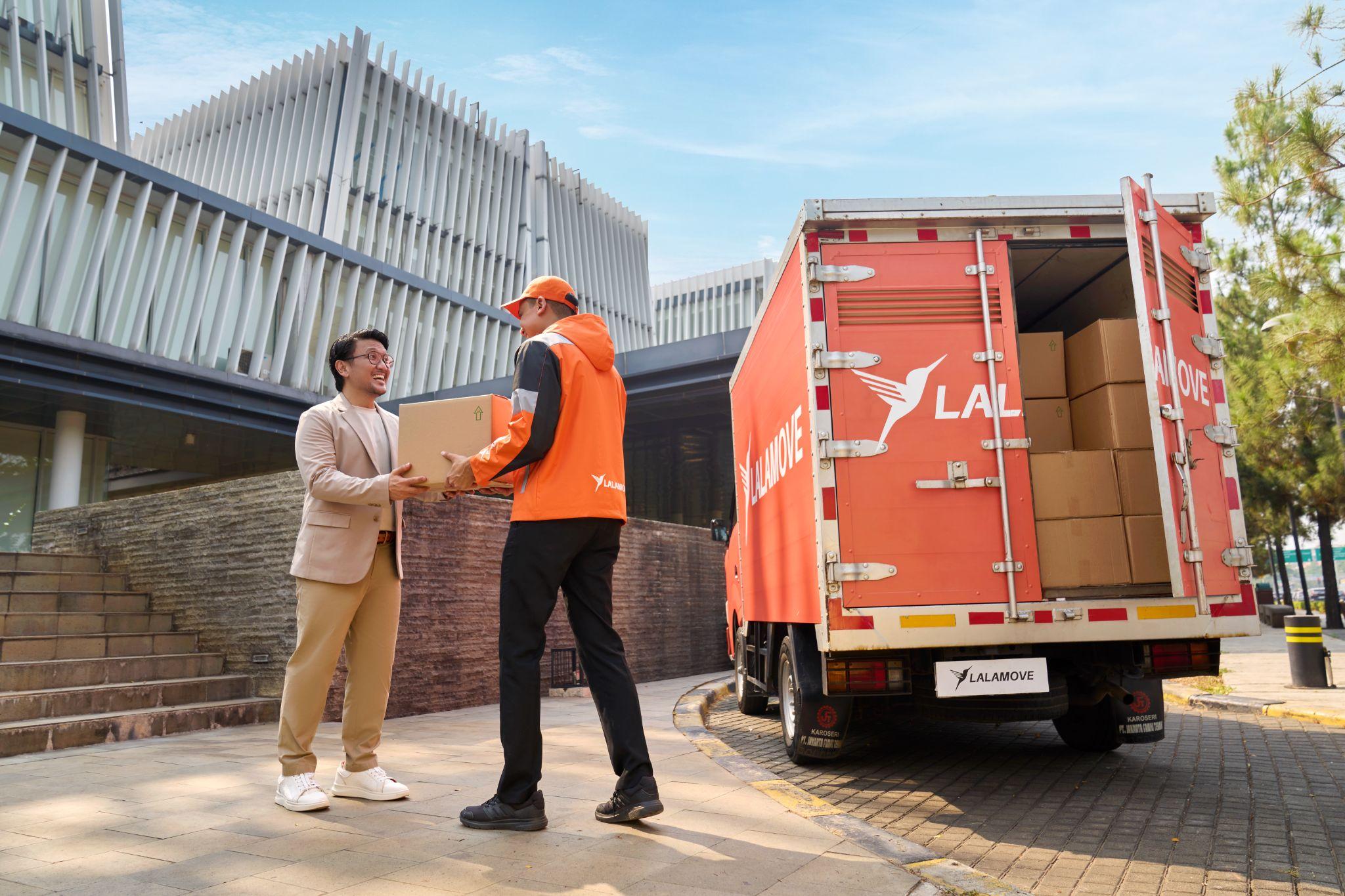 Lalamove cung cấp dịch vụ giao hàng theo yêu cầu 24/7 với giá phải chăng - Ảnh: Lalamove