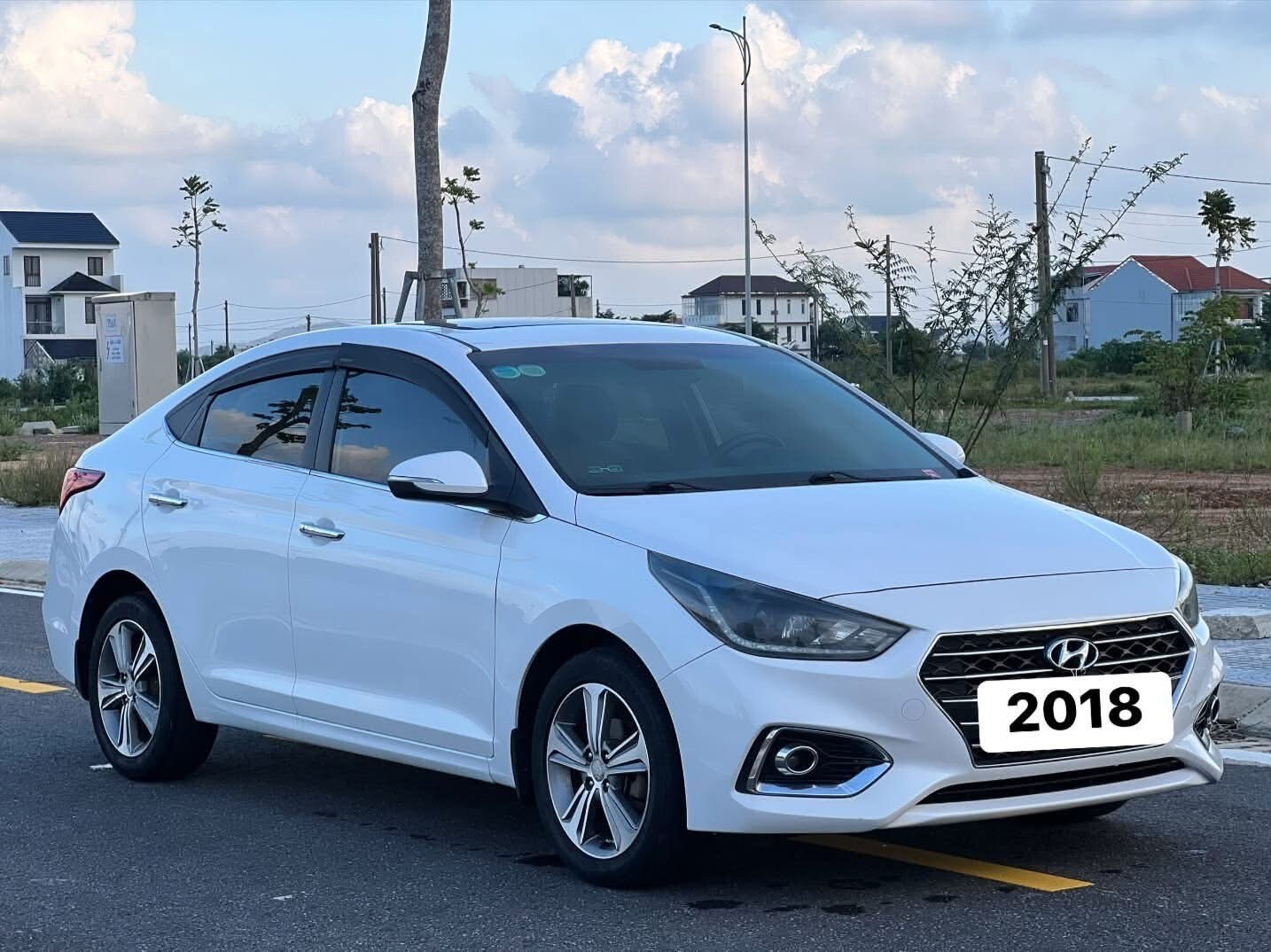 Ảnh thực tế một chiếc Hyundai Accent đời 2018 được rao bán.