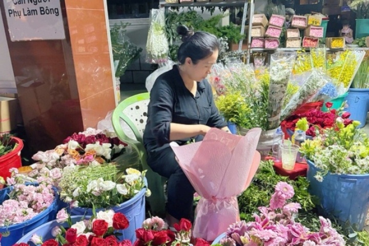 Hoa tươi ế ẩm, quà thiết thực lên ngôi dịp 20/10