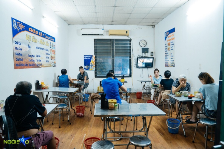 Quán cháo cá bán xuyên đêm 30 năm núp trong hẻm phố cổ Hà Nội - 10