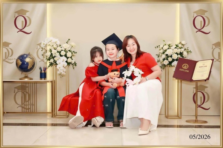 Con gái viết thiệp chúc mừng 20/10, bày tỏ lòng biết ơn nỗi vất vả của mẹ. Ảnh: NVCC
