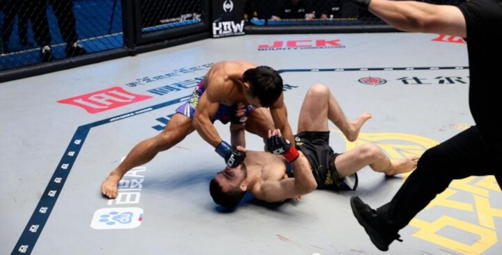 Khoảnh khắc Dương Hưng Cường thắng TKO Muhammad Salohidinov