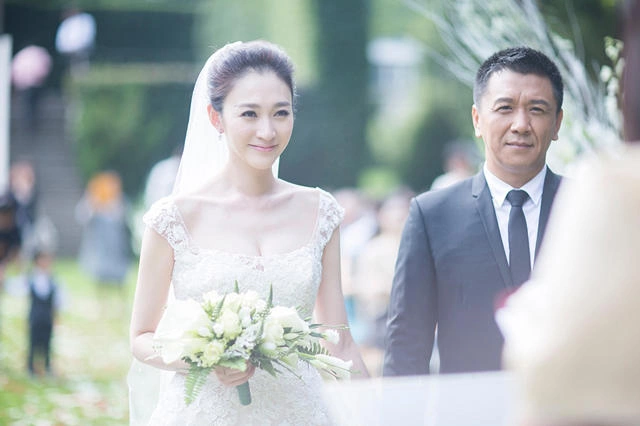 Lý Tiểu Nhiễm và Từ Giai Ninh ngày cưới. Ảnh: Ifeng