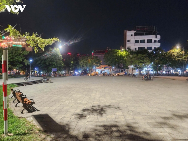 Toàn cảnh không gian vui chơi tại công viên Lãm Làng.