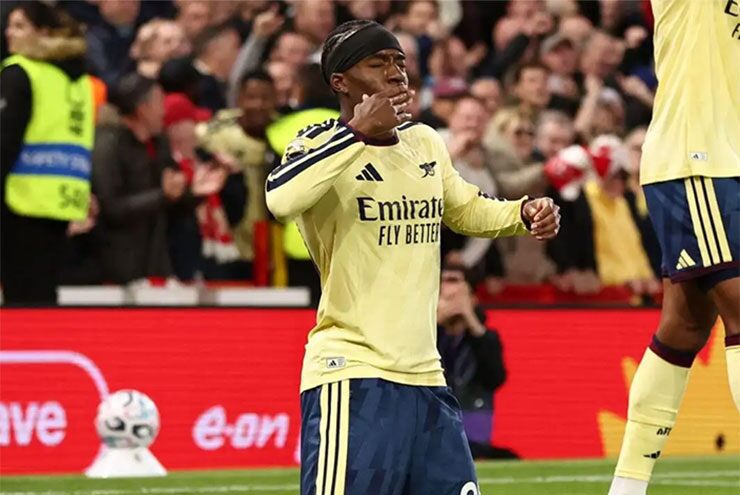Arsenal cần một bàn thắng có phần may mắn của Noni Madueke, và cũng là cú dứt điểm trúng đích đầu tiên, để thắng Nottingham Forest