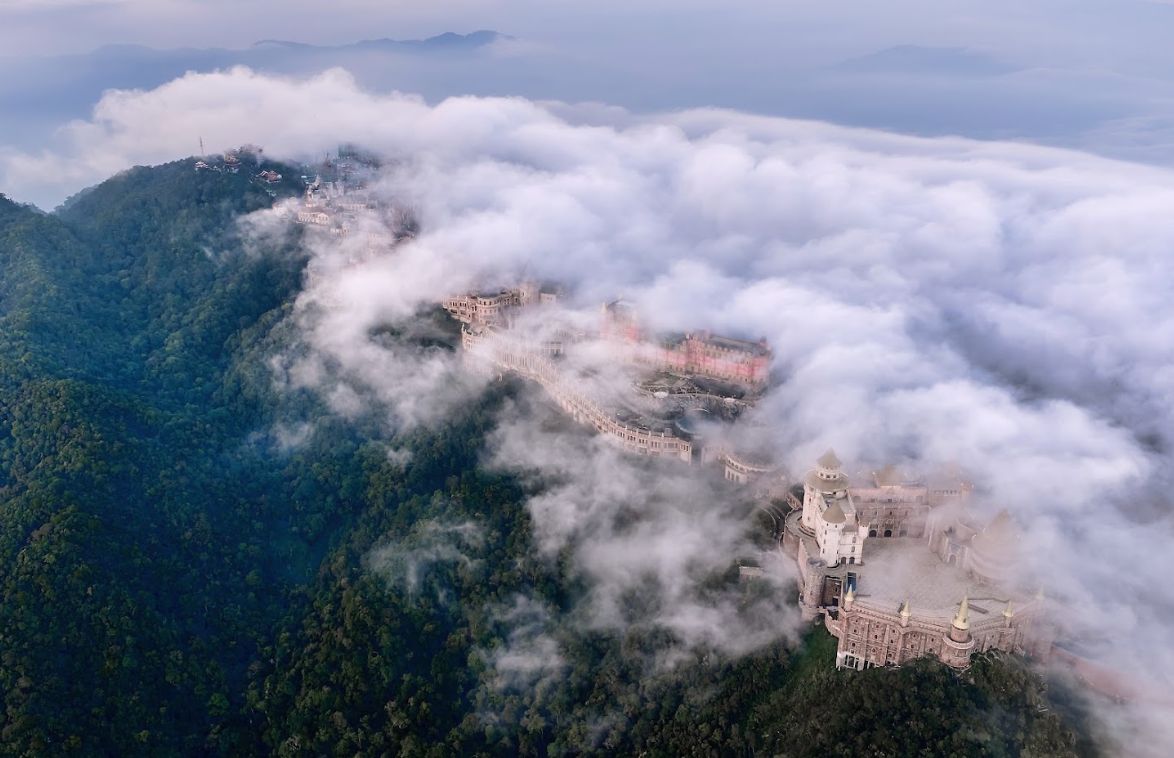 Một ngày trọn vẹn khám phá Sun World Ba Na Hills trong trời thu lãng mạn cùng gói ưu đãi hấp dẫn dành cho giới trẻ.
