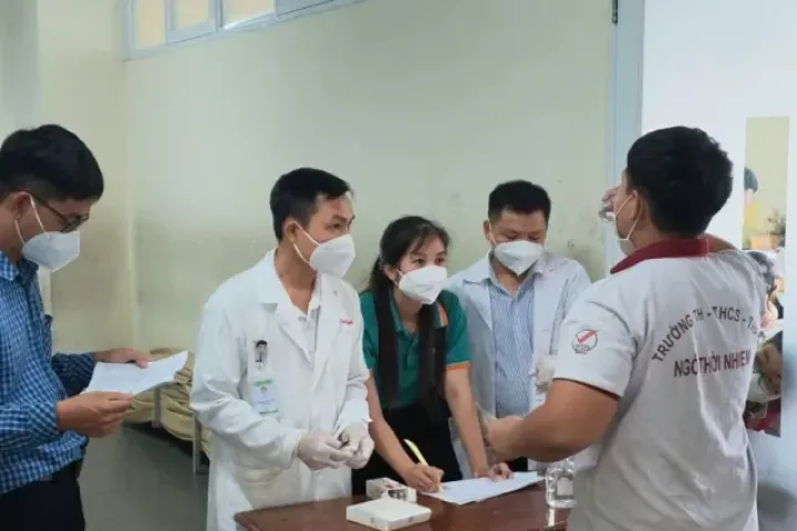 TPHCM: Thêm học sinh mắc não mô cầu, 99 người uống kháng sinh dự phòng